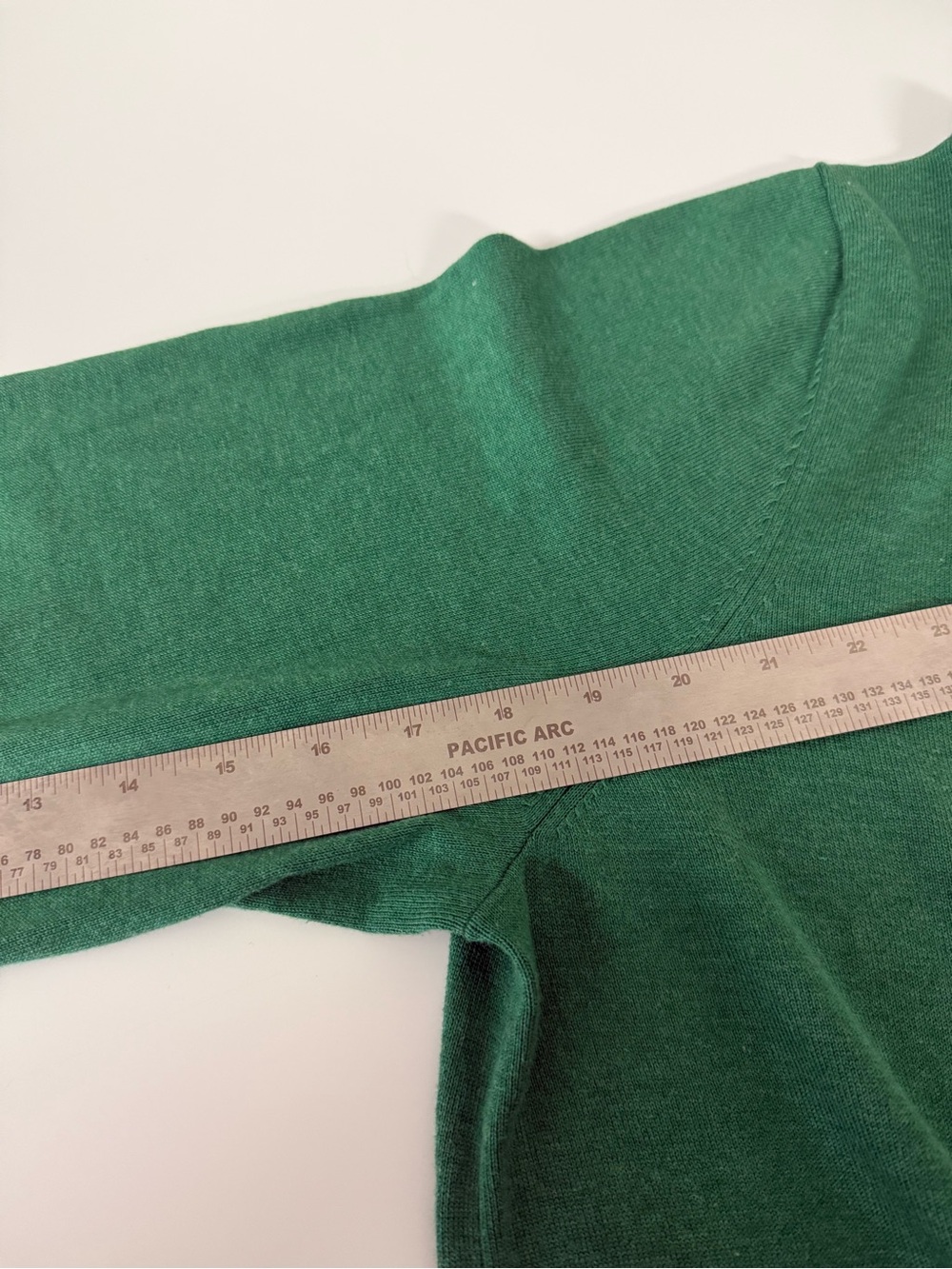 Brooks Brothers Green V-Neck Cashmere-Blend Sweater - Picture 7 of 9